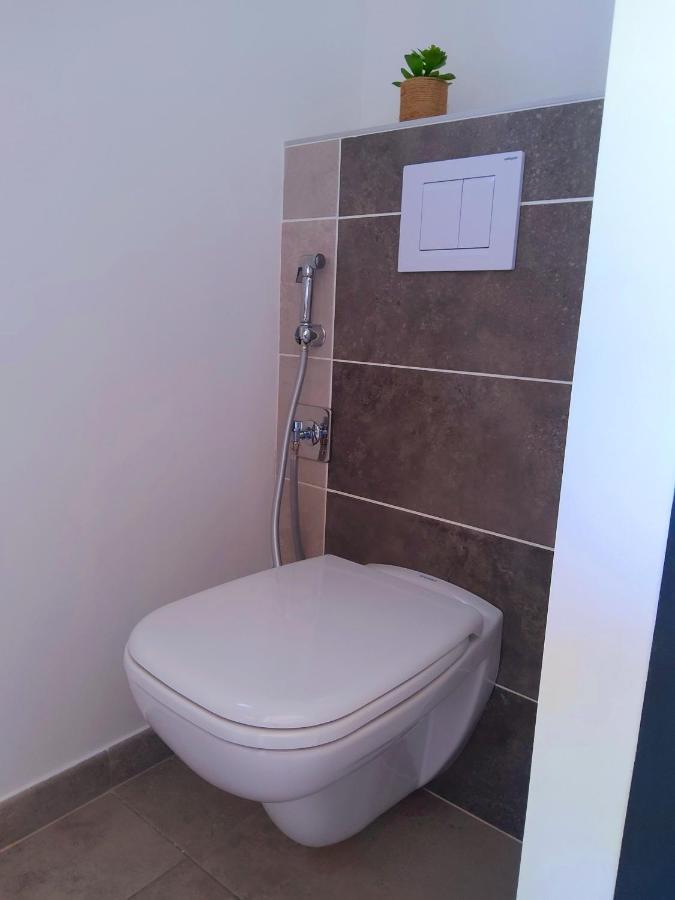 Romytt Suite Saint-Quentin-la-Poterie Exterior foto