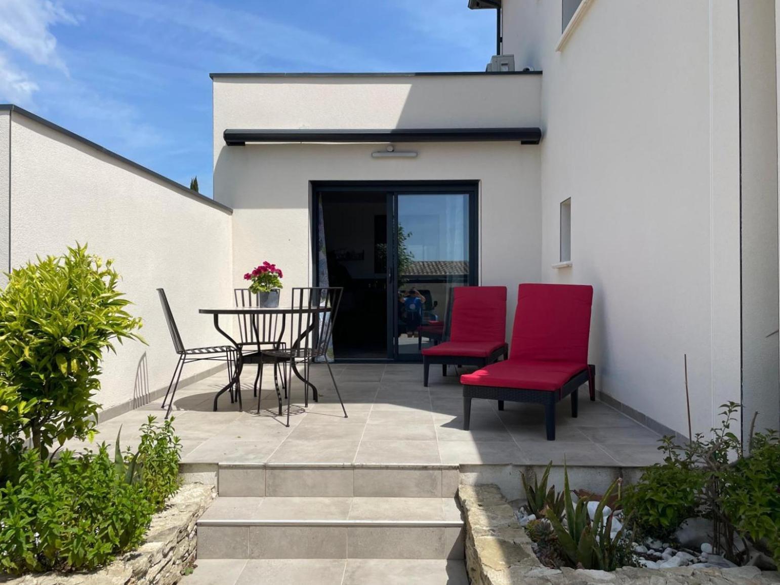 Romytt Suite Saint-Quentin-la-Poterie Exterior foto